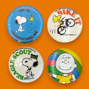 Vintage Charlie Brown and Snoopy Cartoon Pinback Set of 4